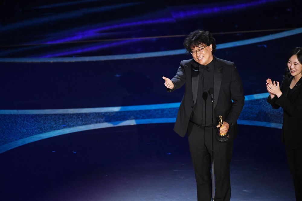 Bong Joon Ho, Parazit filmiyle en iyi film, en iyi yönetmen ve en iyi uluslararası film kategorilerinde Oscar ödülünü kazandı.