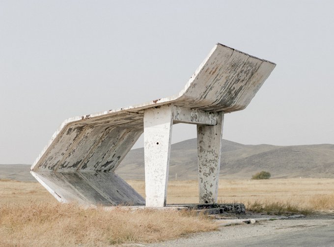 12. Kazakistan, Taraz yakınlarında bir otobüs durağı. Fotoğraf: Christopher Herwig.