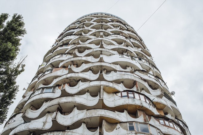 29. Popüler olarak bilinen adıyla ‘Romanita’ –“papatya” anlamına gelir- binası; Rose Valley parkı çevresinde, Cumhuriyet Klinik Hastanesi’nin yanında bulunuyor. #brutalism #Moldova