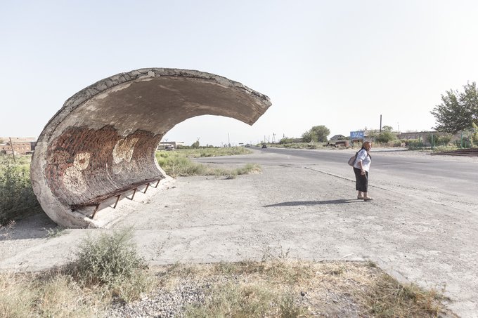 5. Sovyet zamanlarından bir otobüs durağı. Eçmiyazin, Ermenistan. Görünüşe göre hala işlevsel.