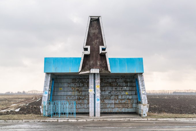 6. Brüstalist tarzda bir otobüs durağı. Chornobai, Ukrayna.