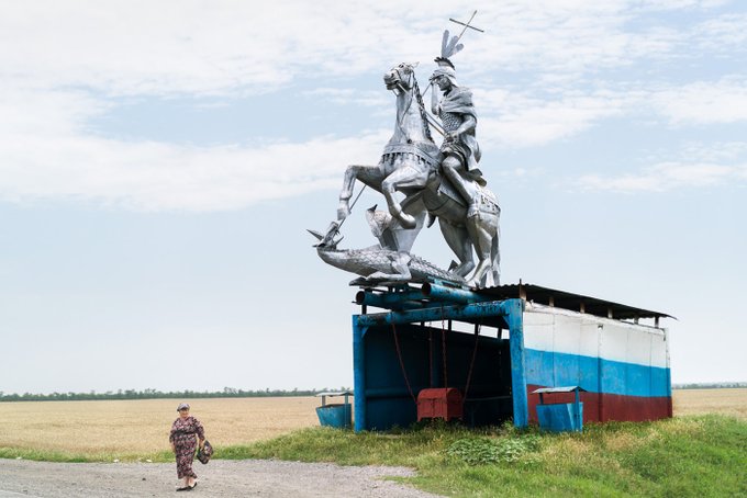 9. Rusya, Rostov yakınlarında bir yerden bir otobüs durağı. Destansı.