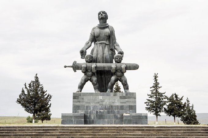 14. “Ve onlar büyüyecekler”, Merab Berdzenishvili tarafından yapılan heykel. Marneuli, Georgia.