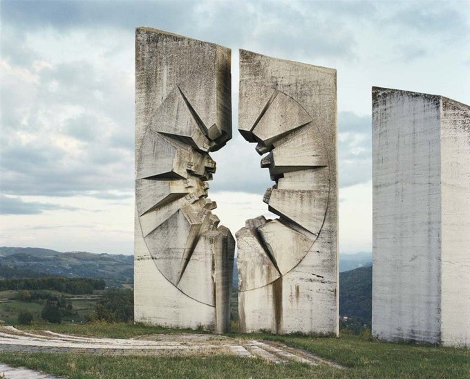 18. Kadinjača Anıt Kompleksi, Kadinjača Muharebesi sırasında ölenleri n anısına yapıldı.anıyor. Fotoğraf: Jan Kempenaers